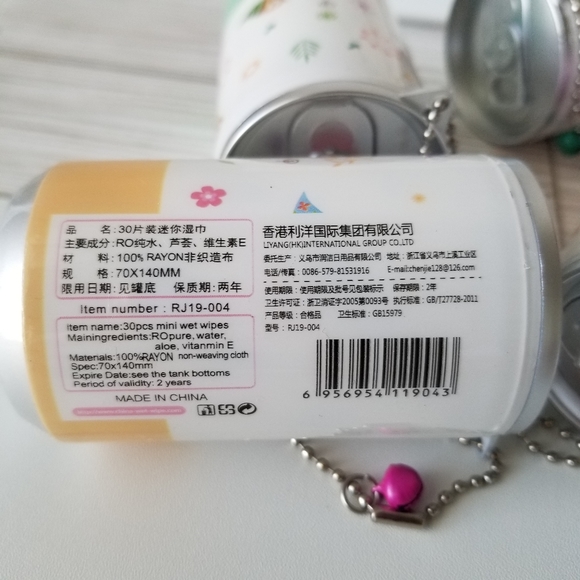 Mini Wet Wipes With Canister Keychain, Spring Design Mini Wipe Dispenser New - Picture 6 of 8